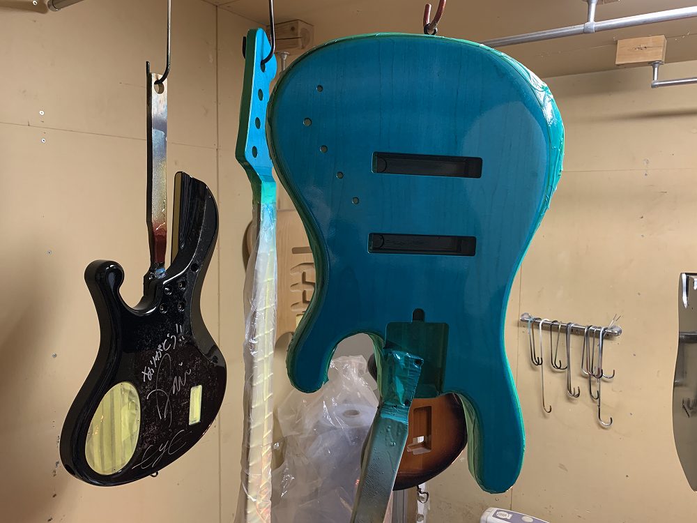 Sagoで楽器ができるまで。塗装編 | Sago New Material Guitars