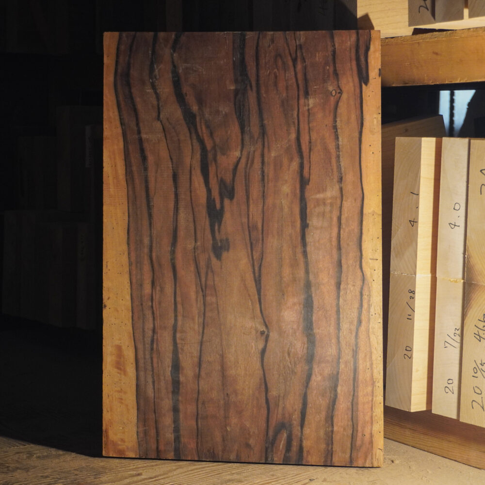 マッカーサーエボニー - Macassar Ebony | Sago New Material Guitars