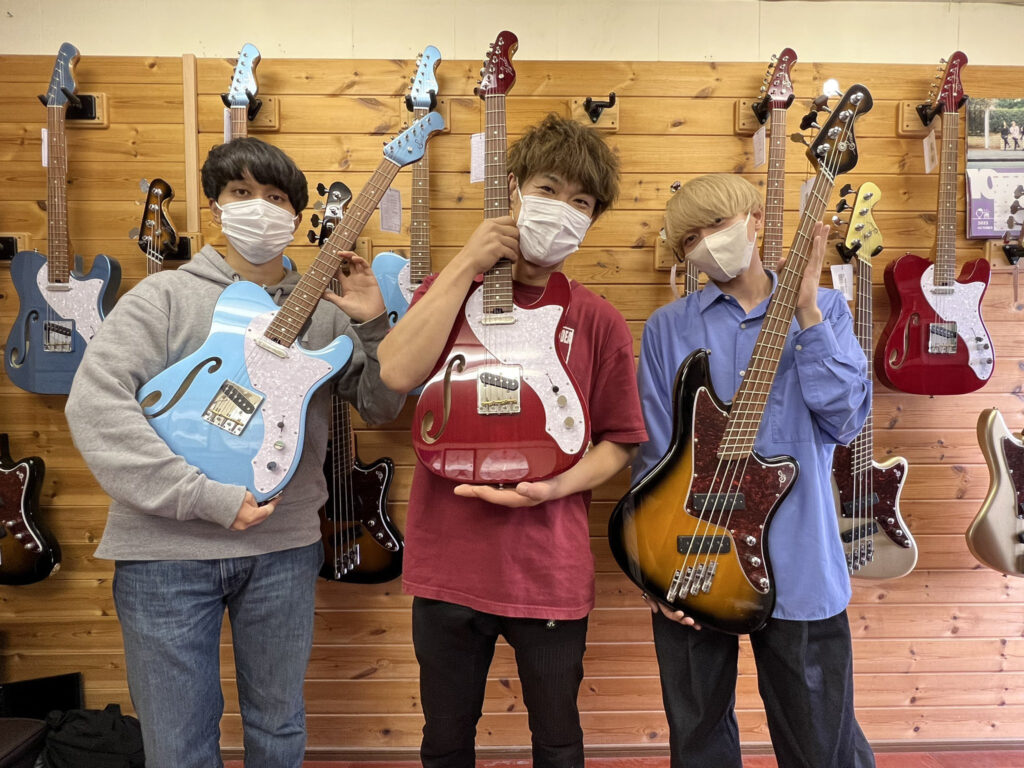 Seed Derashi Custom登場 | Sago New Material Guitars