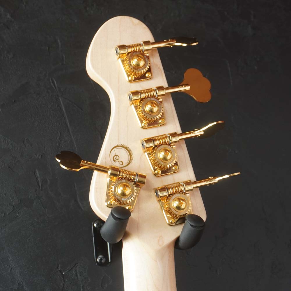 MINA / ex.GIRLFRIEND | Sago New Material Guitars